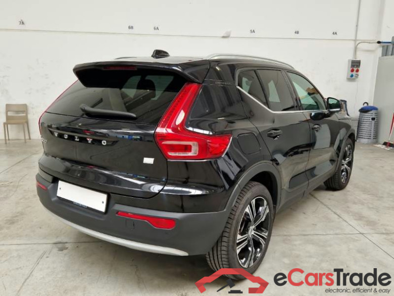 VOLVO XC40 / 2017 / 5P / SUV T4 PLUG-IN HYBRID AUTO RECH INSCRIP EXPR #2