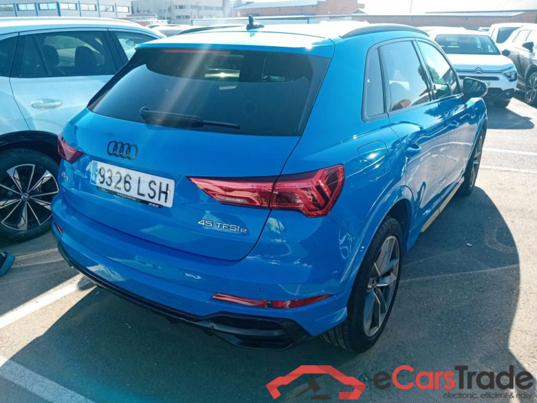 AUDI Q3 / 2018 / 5P / todoterreno 45 TFSI e 180kW S tronic Black Line #2