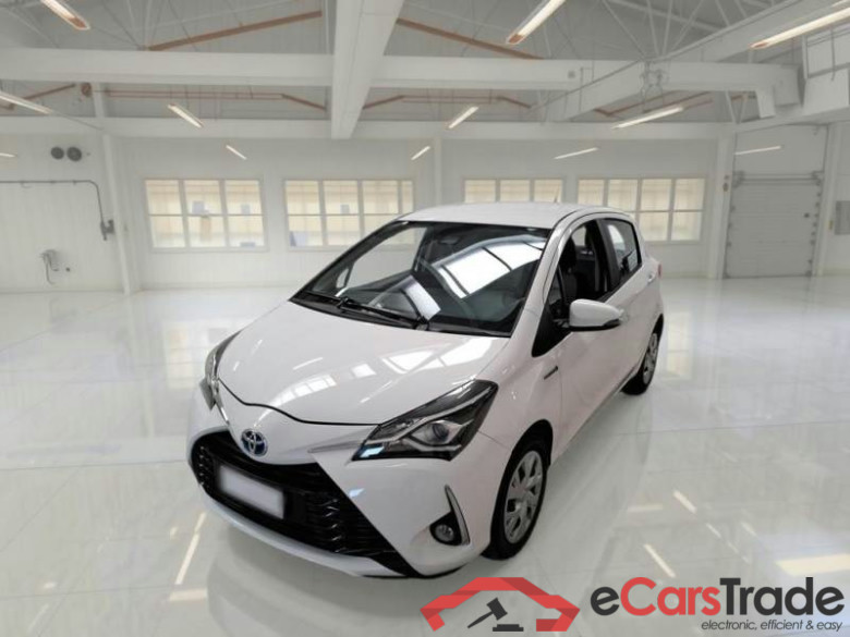 TOYOTA YARIS / 2017 / 5P / BERLINA 1.5 HYBRID BUSINESS #1