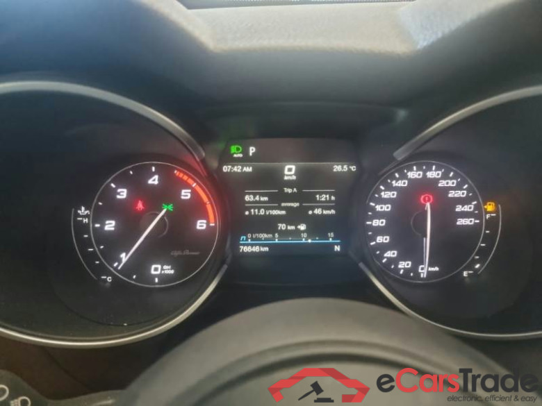 ALFA ROMEO STELVIO / 2017 / 5P / SUV 2.2 TURBO DIESEL 190CV EXECUTIVE AT8 Q4 #4