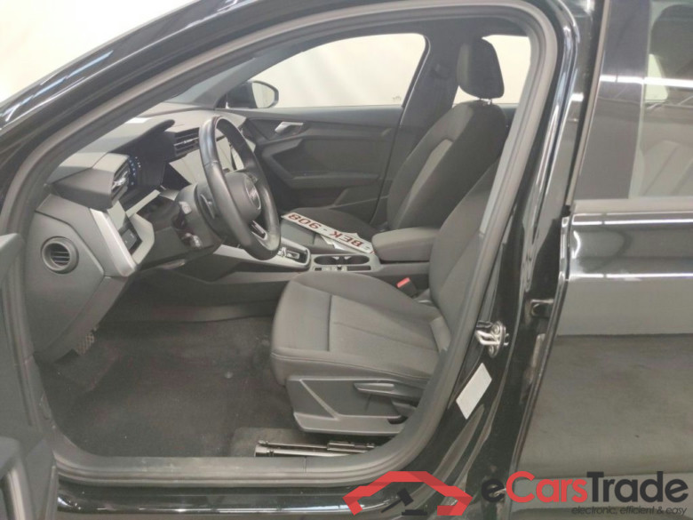 Audi A3 Sportback 2.0 30 TDi 85kW S tronic Business Ed. 5d #3