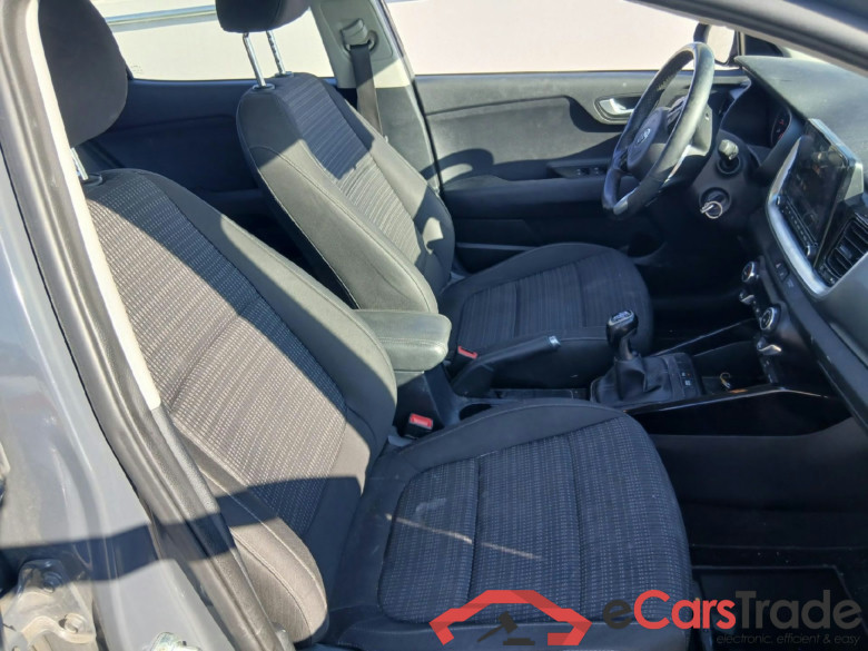 KIA Stonic / 2017 / 5P / todoterreno 1.0 T-GDi 88kW (120CV) MHEV iMT Drive #6