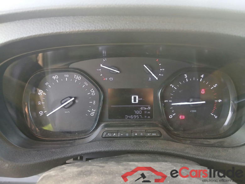 PEUGEOT Expert / 2016 / 4P / furgón Furgón Premium 2.0 BlueHDi 120 Standard #4