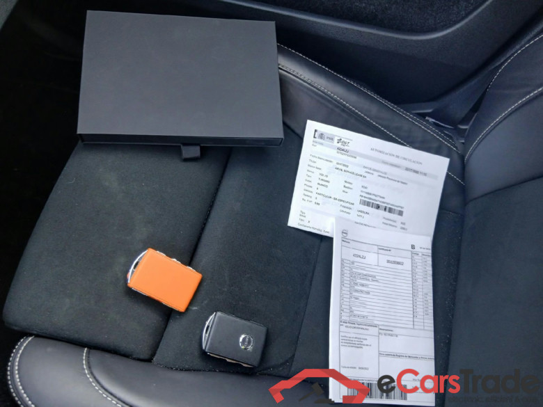 VOLVO XC40 / 2017 / 5P / todoterreno 1.5 T5 Twin Recharge R-Design Auto #5