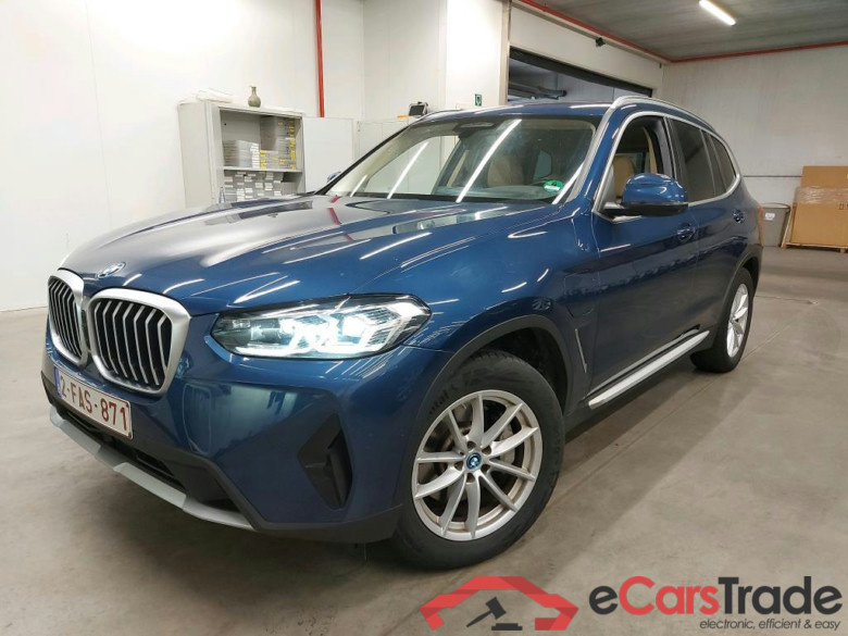 BMW - BMW X3 xDrive30e 272PK Pack Innovation With Head Up & Travel & Comfort & Driving Assistant Professional & Adaptive Suspension & Harman Kardon & Parking Assistant Plus & Towing Hook * HYBRID *