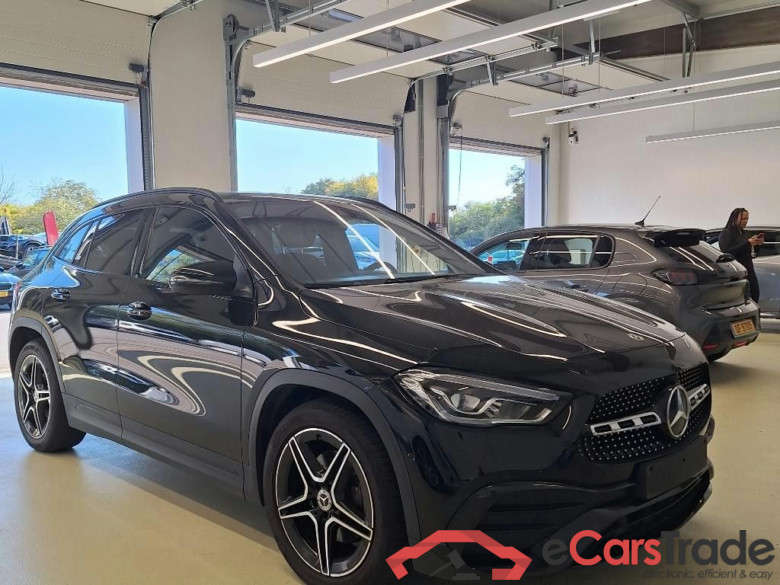 Mercedes GLA 200d AMG Night Aut. LED Widescreen Ambient Navi 1/2 Sport-Leather-Alcantara KeylessGo Camera Klima PDC ... #3