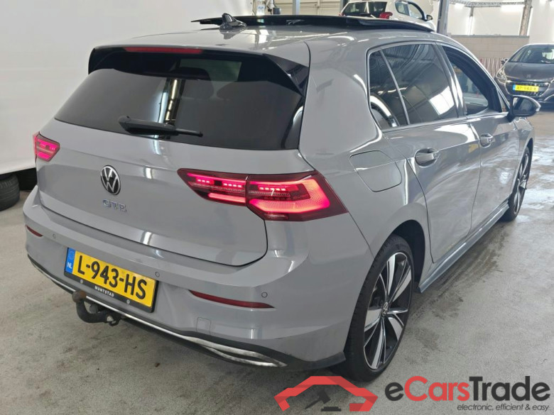 Volkswagen Golf 1.4 eHybrid 180kW DSG GTE 5d + Pano, Winter pakket, LED matrix. #2