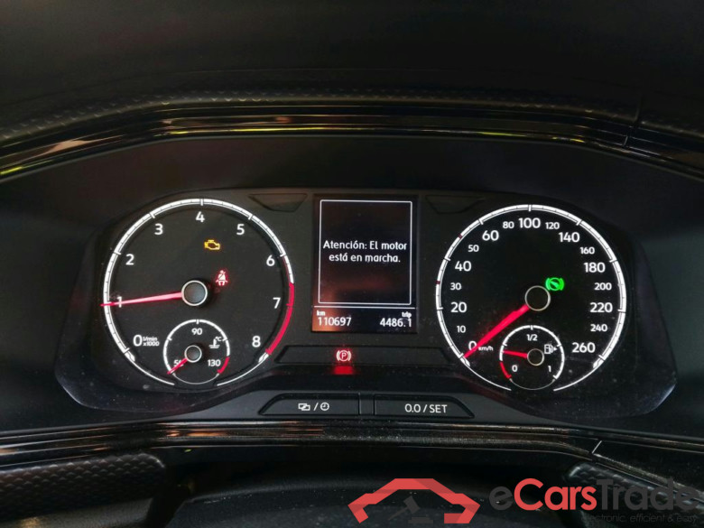 VOLKSWAGEN T-Cross / 2018 / 5P / todoterreno Advance 1.0 TSI 85kW (115CV) DSG (AC) #4