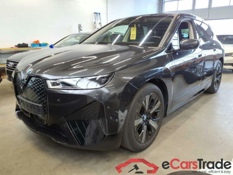 BMW iX 