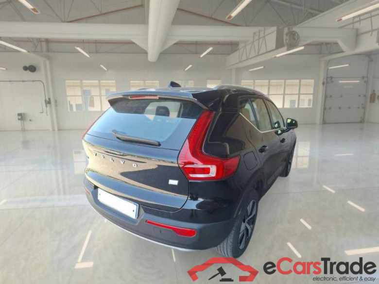 VOLVO XC40 / 2017 / 5P / SUV T4 PLUG-IN HYBRID AUTO RECH INSCRIP EXPR #2