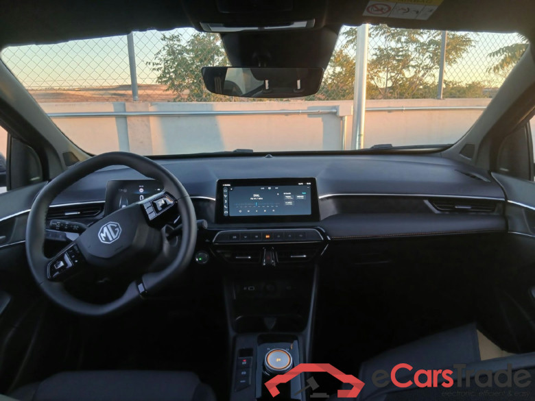 MG MG3 Hybrid+ / 2024 / 5P / berlina con portón Luxury #3