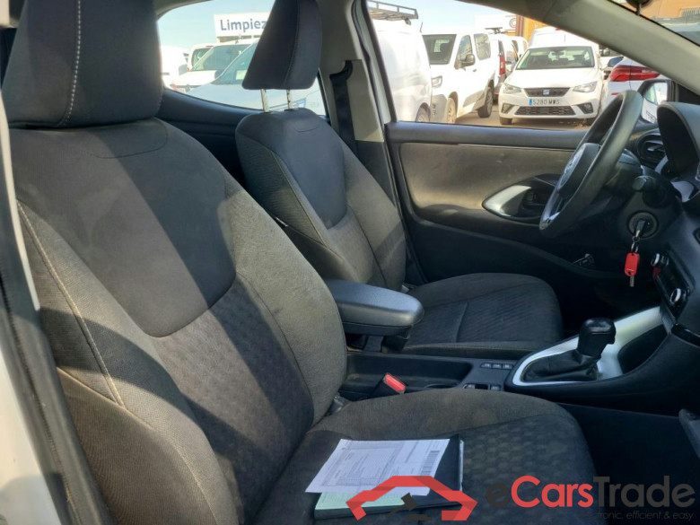 TOYOTA Yaris / 2020 / 5P / berlina con portón 1.5 120H Business Plus #6