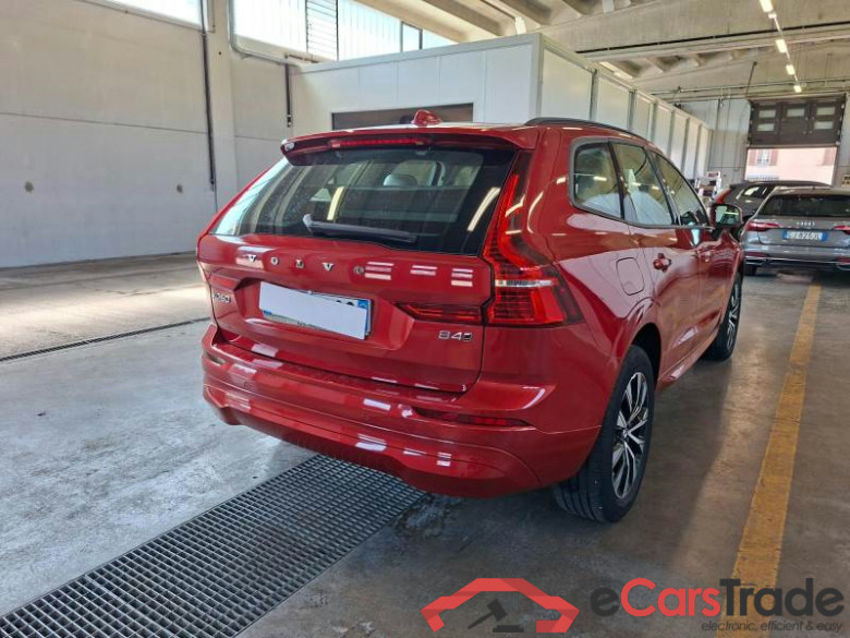 VOLVO XC60 / 2021 / 5P / SUV B4 D AWD AUTOMATICO ESSENTIAL #2