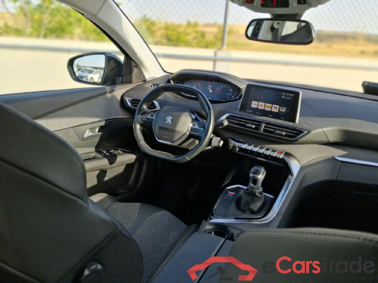 PEUGEOT 3008 / 2016 / 5P / todoterreno 1.2 PureTech 96KW (130CV) S&S Allure #3