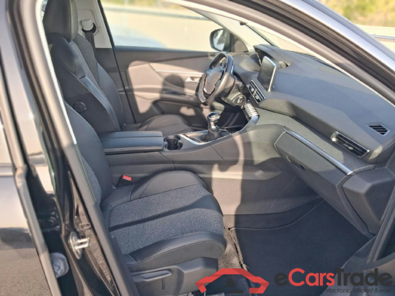 PEUGEOT 3008 / 2016 / 5P / todoterreno 1.2 PureTech 96KW (130CV) S&S Allure #6