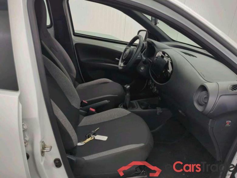 TOYOTA Aygo X 1.0 VVT-i MT Play #4