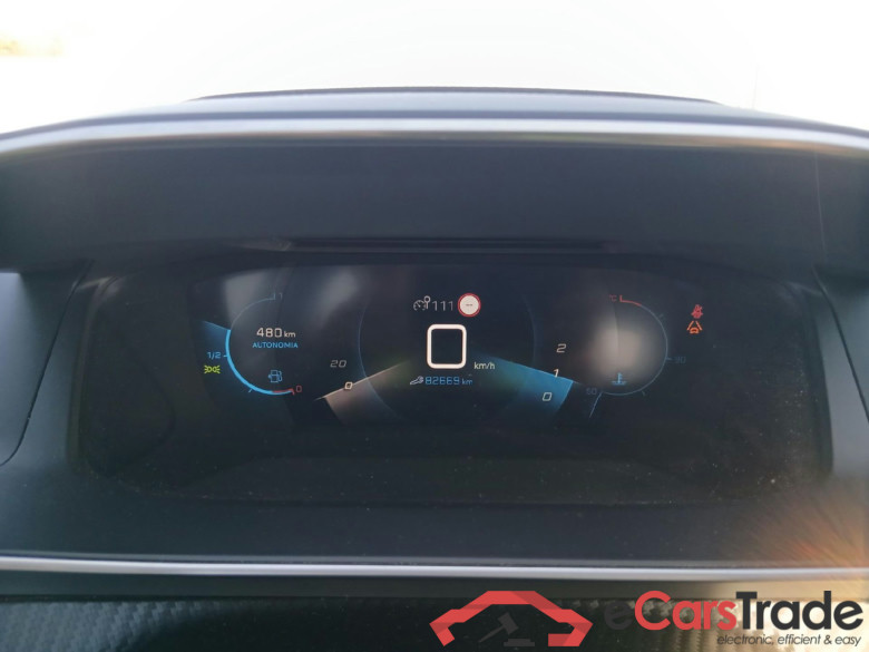 PEUGEOT 208 / 2019 / 5P / berlina con portón PureTech 73kW (100CV) Allure (AC) #4