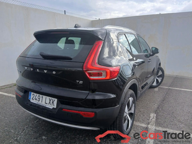 VOLVO XC40 1.5 T2 Momentum 130 CV #2