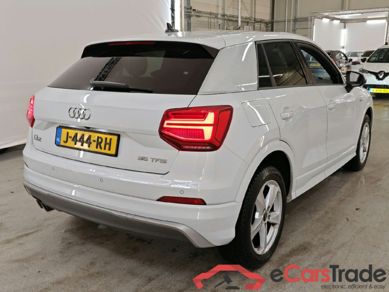 Audi Q2 35 TFSI S tronic S edition 5d #3