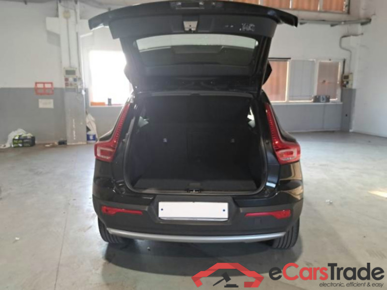 VOLVO XC40 / 2017 / 5P / SUV T5 Plug-in Hybrid auto Rech Inscrip Expr #5