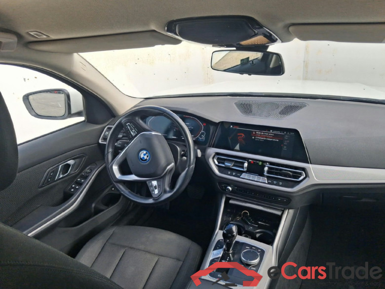 BMW Serie 3 / 2018 / 4P / sedán 330e #3
