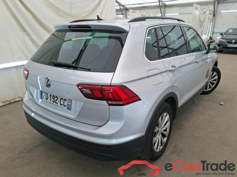VOLKSWAGEN Tiguan / 2016 / 5P / SUV 2.0 TDI 150 DSG7 Confortline Business #3