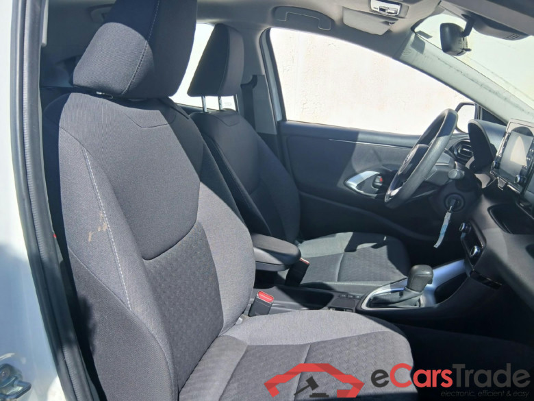 TOYOTA Yaris / 2020 / 5P / berlina con portón 1.5 120H Business Plus #6