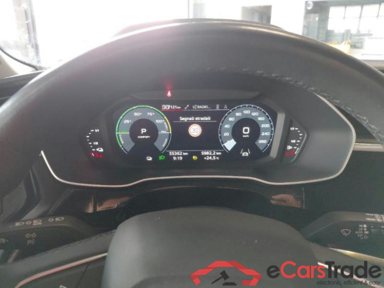 AUDI Q3 / 2018 / 5P / SUV 45 TFSI E S TRONIC BUSINESS #4