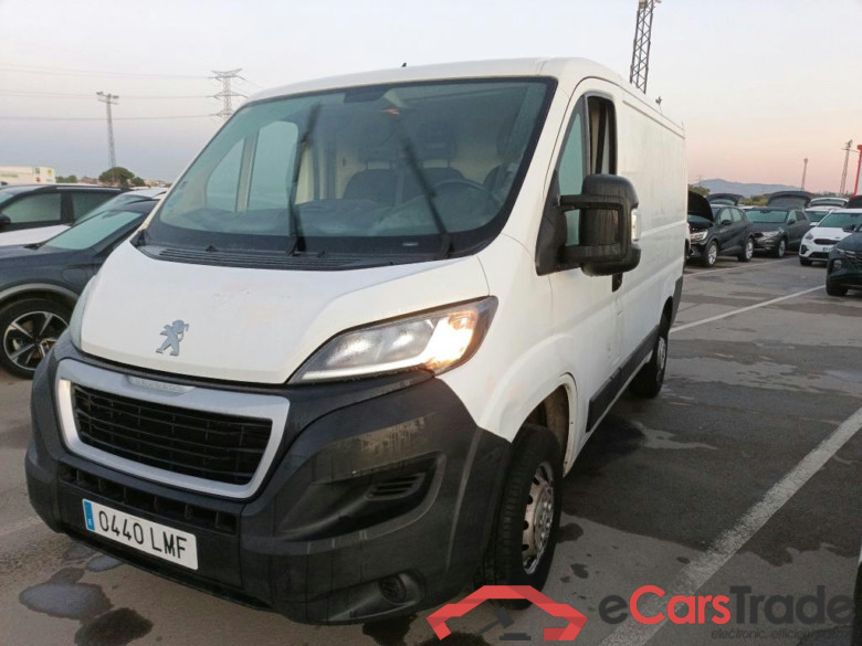 PEUGEOT Boxer / 2014 / 4P / furgón 330 L1 H1 BHDI 103kW (140CV) S&S 6 V M (CX) #1