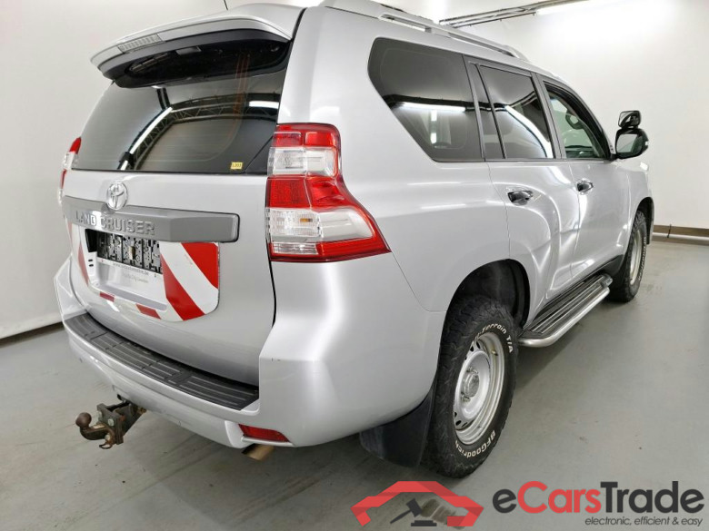 TOYOTA LAND CRUISER LWB DIESEL - 2013 2.8 D-4D Active Van #4