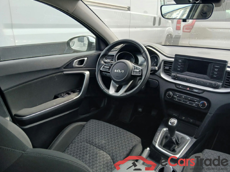 KIA Ceed / 2021 / 5P / berlina con portón 1.0 T-GDi 74kW (100CV) Concept #3
