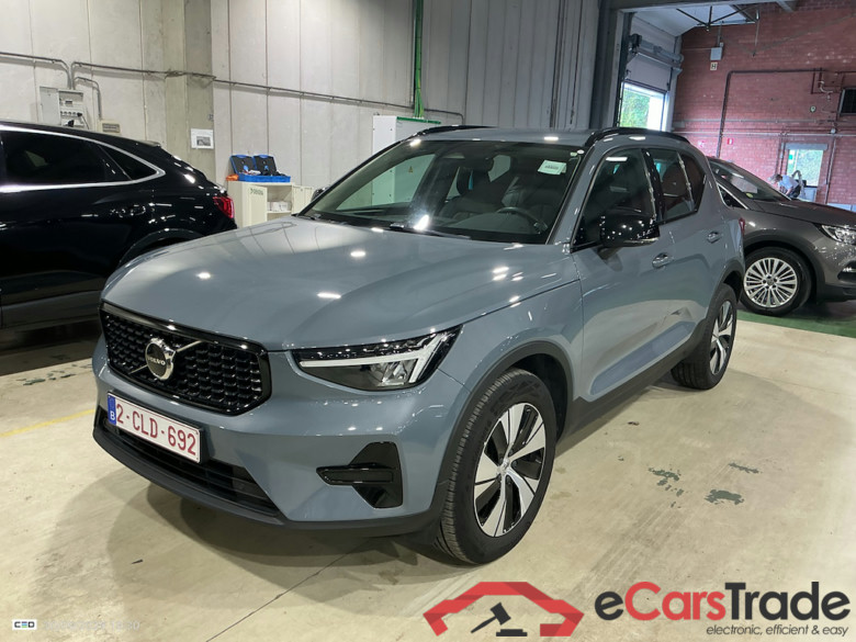 VOLVO XC40 2.0 B3 MHEV PLUS DARK DESIGN DCT