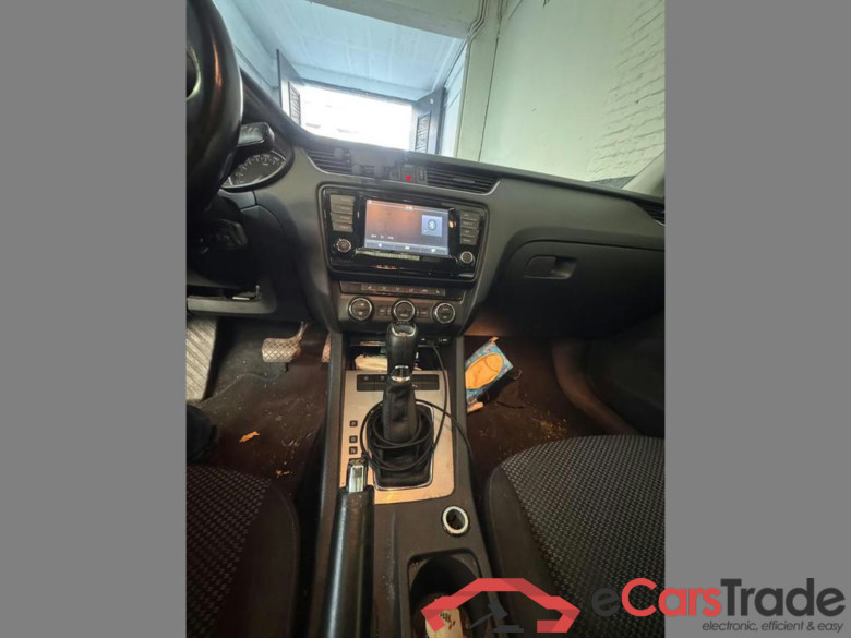 SKODA Octavia Dsl 1.6 CR TDi Ambition DSG #6