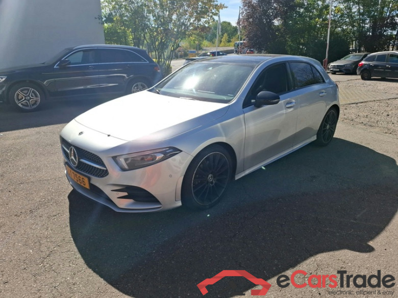 Mercedes A 200 AMG Night Pano LED-Multibeam Burmester Widescreen Ambient Navi Sport-Leather-Alcantara KeylessGo Camera Klima PDC ... #1