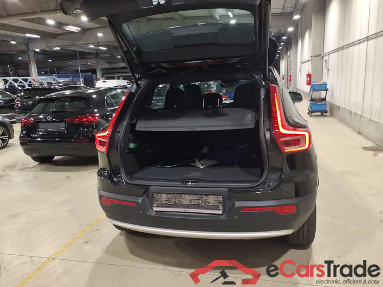 VOLVO XC40 1.5 T4 PHEV CORE DCT #3