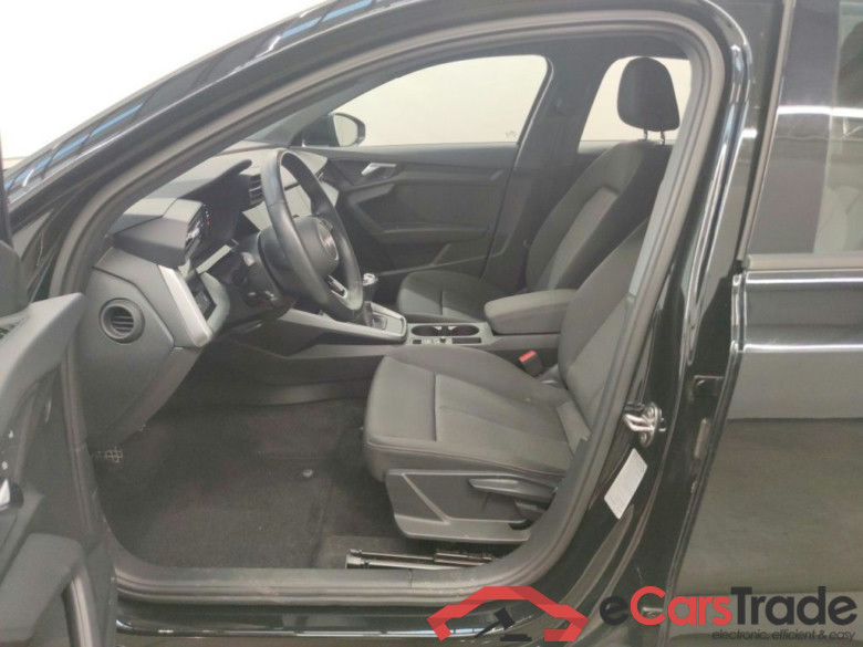 Audi A3 Sportback 2.0 30 TDi 85kW Attraction 5d #3